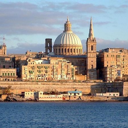 Spacious Apartment Steps To The Promenade Sliema Bagian luar foto