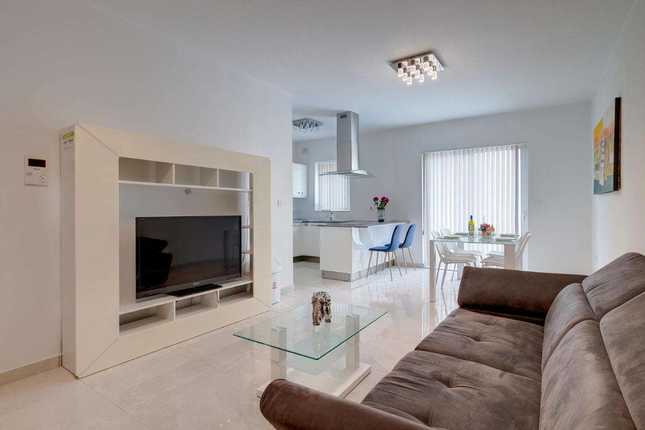 Spacious Apartment Steps To The Promenade Sliema Bagian luar foto