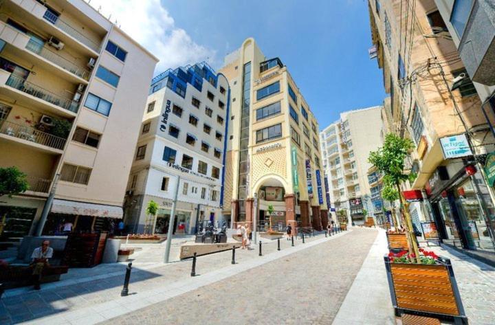 Spacious Apartment Steps To The Promenade Sliema Bagian luar foto