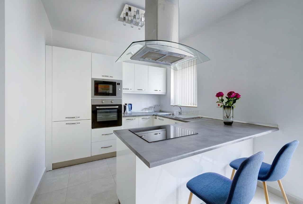 Spacious Apartment Steps To The Promenade Sliema Bagian luar foto