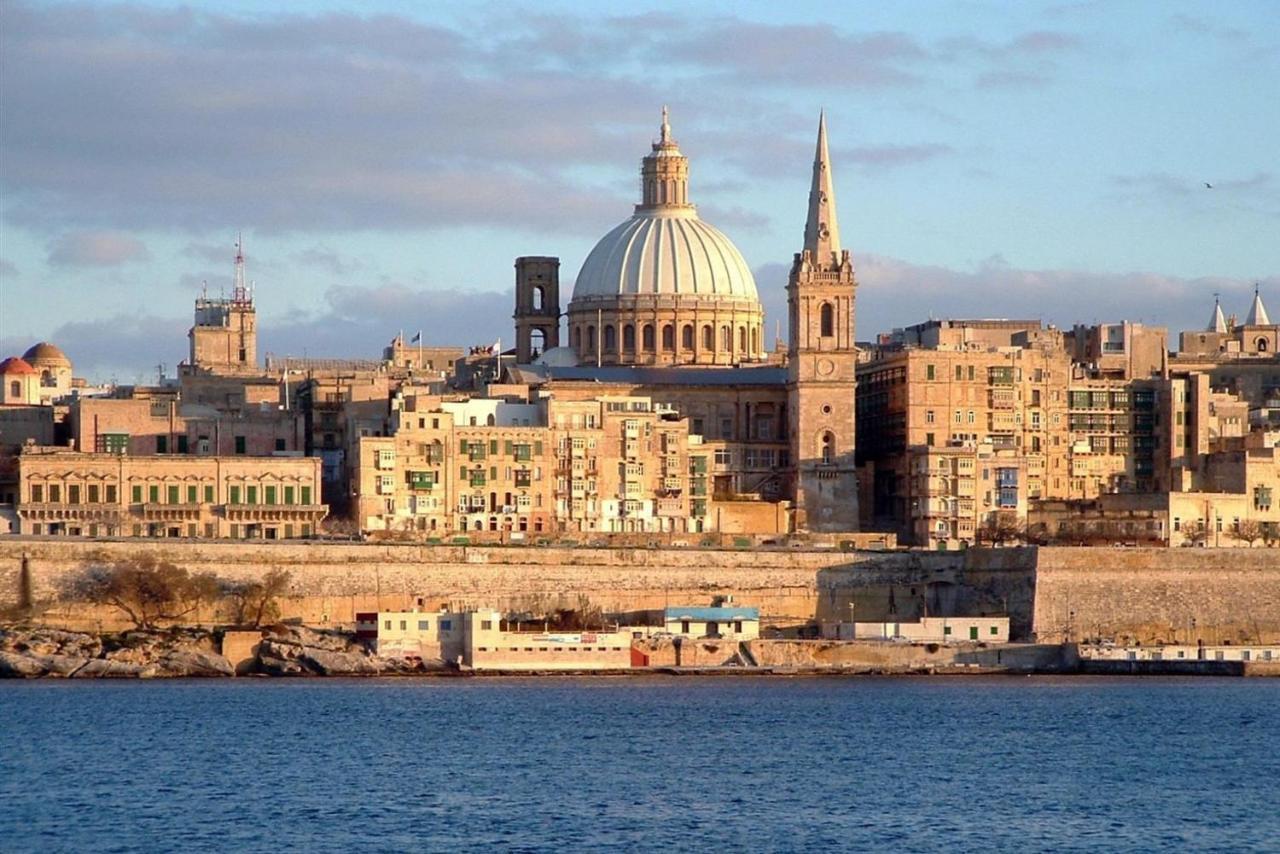 Spacious Apartment Steps To The Promenade Sliema Bagian luar foto