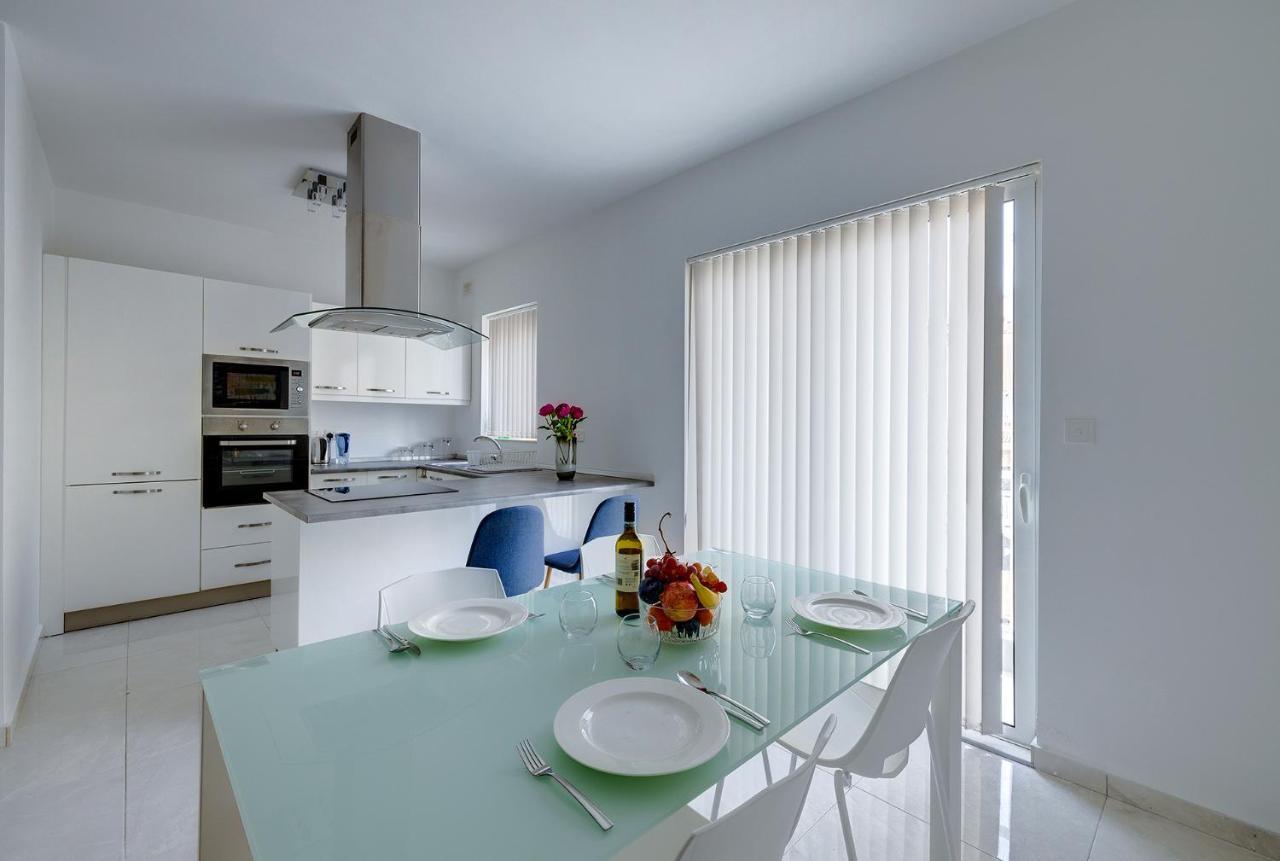 Spacious Apartment Steps To The Promenade Sliema Bagian luar foto