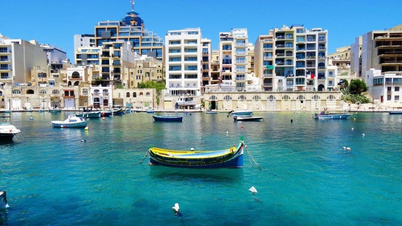 Spacious Apartment Steps To The Promenade Sliema Bagian luar foto