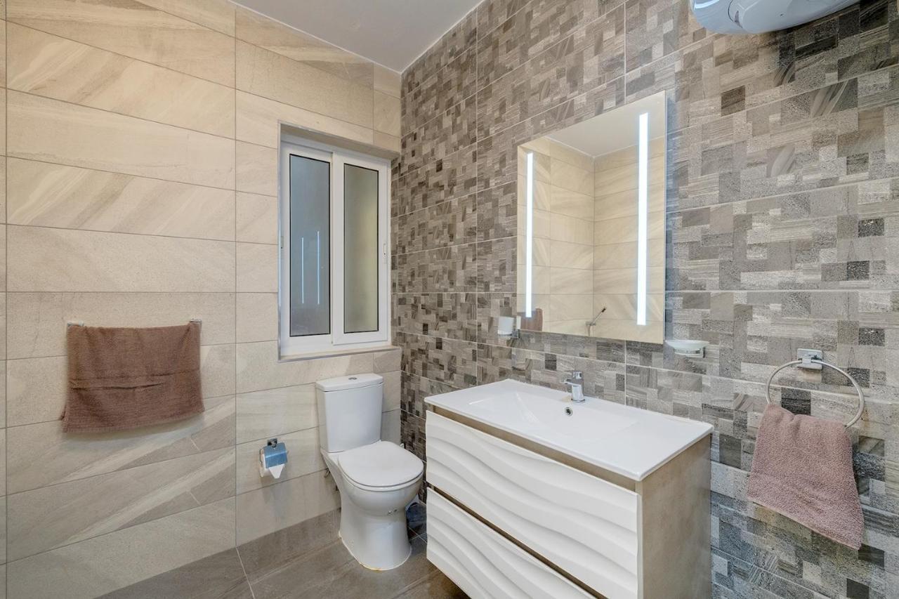 Spacious Apartment Steps To The Promenade Sliema Bagian luar foto
