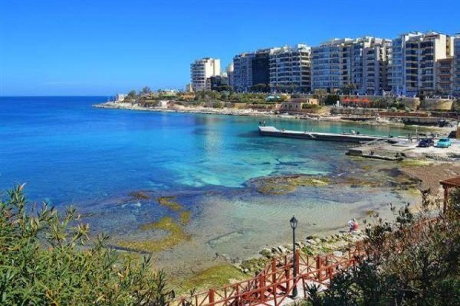 Spacious Apartment Steps To The Promenade Sliema Bagian luar foto