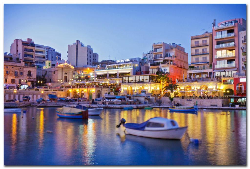 Spacious Apartment Steps To The Promenade Sliema Bagian luar foto