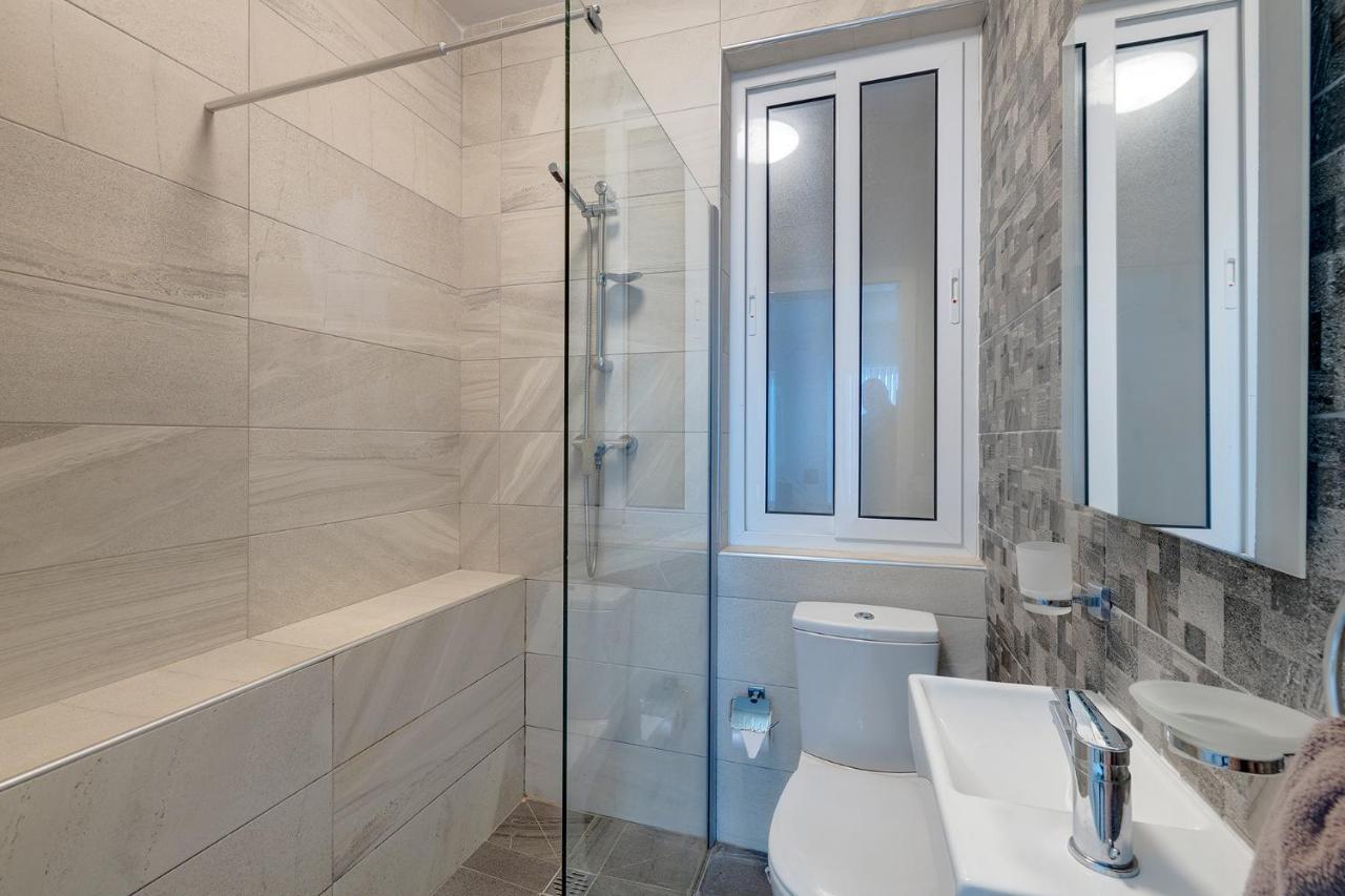 Spacious Apartment Steps To The Promenade Sliema Bagian luar foto